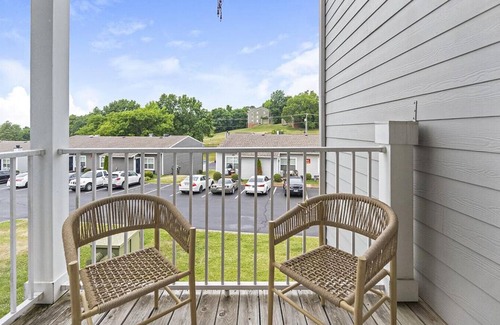 Hermitage Apartment | Landing at The Arbours of Hermitage - 2 Bedrooms in Downtown Hermitage