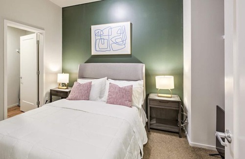 Southeast Omaha Apartment | Landing at The Breakers - 1 Bedroom in Downtown