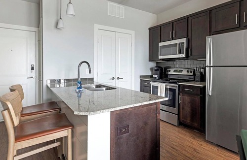 Buda Apartment | Landing at The Green at Plum Creek - 1 Bedroom .
