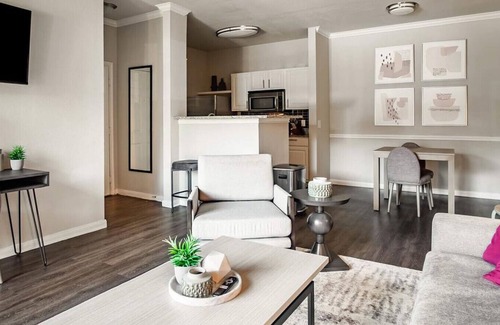 Fort Worth Apartment | Landing at The Heights of Cityview - 1 Bedroom in Downtown Fort Worth