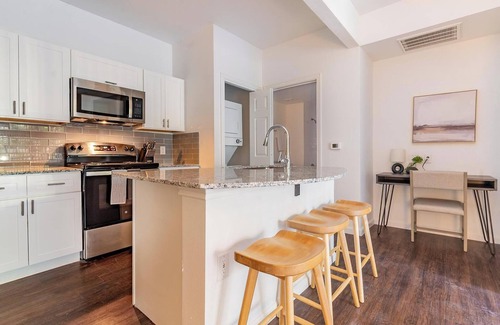 Downtown Fort Worth Apartment | Landing at The Henderson - 1 Bedroom in Downtow.