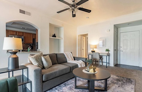 Downtown Fort Worth Apartment | Landing at The Henderson - 1 Bedroom in Downtow.