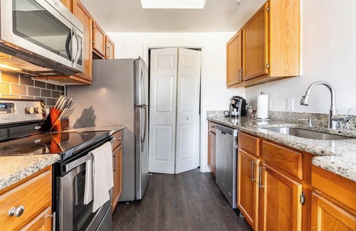 Downtown Fort Worth Apartment | Landing at The Henderson - 1 Bedroom in Downtow.