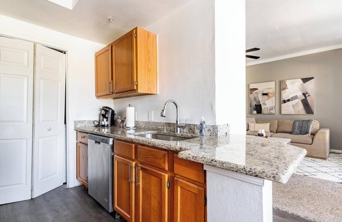 Downtown Fort Worth Apartment | Landing at The Henderson - 1 Bedroom in Downtow.
