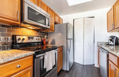 Downtown Fort Worth Apartment | Landing at The Henderson - 1 Bedroom in Downtow.