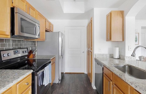 Downtown Fort Worth Apartment | Landing at The Henderson - 1 Bedroom in Downtow.