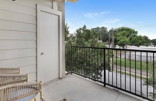 Downtown Fort Worth Apartment | Landing at The Henderson - 1 Bedroom in Downtow.