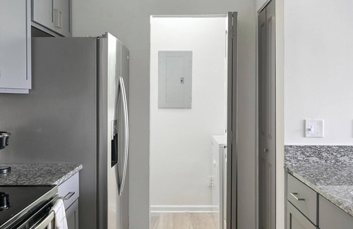 Green Hills Apartment | Landing at The Metropolitan - 1 Bedroom in Nash.