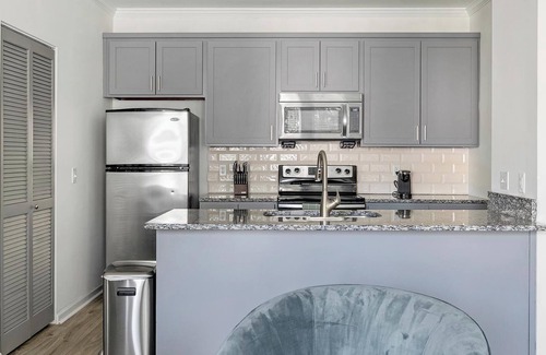 Green Hills Apartment | Landing at The Metropolitan - 1 Bedroom in Nash.