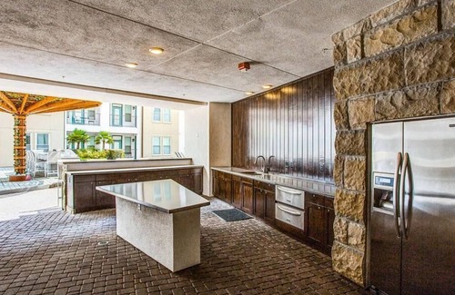 Cityplace Apartment | Landing at The Monterey by Windsor Apts - 1 Bedroom in Cityplace