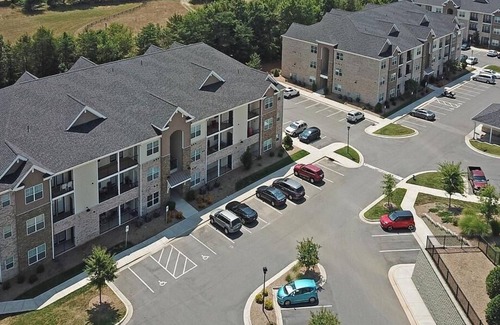 Greensboro Apartment | Landing at The Plantation at Pleasant Ridge - 3 Bedrooms in Downtown Greensboro