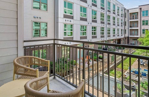 Houston Heights Apartment | Landing at The Standard in the Heights - 2 Bedrooms in Northside