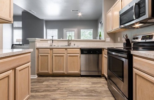 Las Colinas Apartment | Landing at The Station at MacArthur - 1 Bedroom in Las Colinas