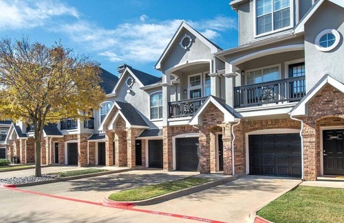Las Colinas Apartment | Landing at The Station at MacArthur - 1 Bedroom in Las Colinas