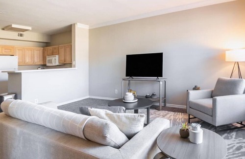 South Tulsa Apartment | Landing at Vantage on Yale - 1 Bedroom in Brookwood Ii