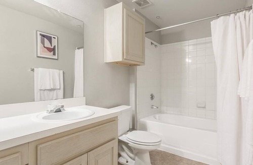 South Tulsa Apartment | Landing at Vantage on Yale - 1 Bedroom in Brookwood Ii