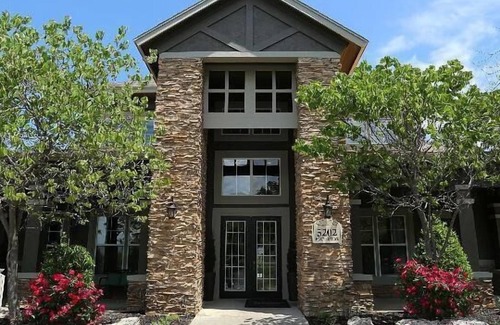 South Tulsa Apartment | Landing at Vantage on Yale - 1 Bedroom in Brookwood Ii