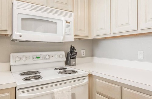 South Tulsa Apartment | Landing at Vantage on Yale - 1 Bedroom in Brookwood Ii