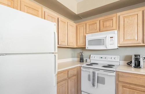 South Tulsa Apartment | Landing at Vantage on Yale - 2 Bedrooms in Brookwood Ii
