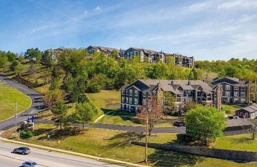 South Tulsa Apartment | Landing at Vantage on Yale - 2 Bedrooms in Brookwood Ii