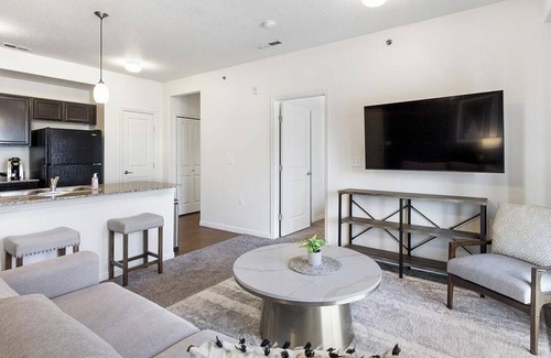 Pleasant Grove Apartment | Landing at Viewpointe - 1 Bedroom in Downtown Pleasant Grove