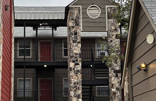 Southside Apartment | Landing at Villa de Oro - 2 Bedrooms in South San/Kelly
