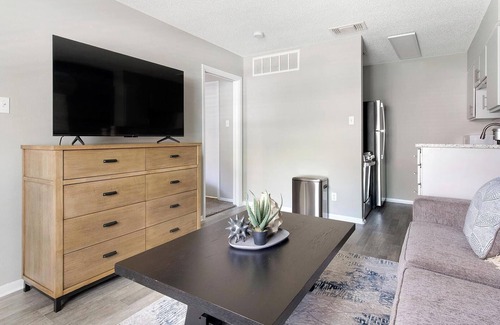 Royal Ridge Apartment | Landing | Beautiful 1BD, Gym, Clubhouse