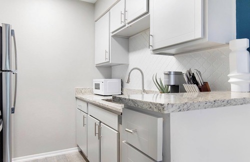 Royal Ridge Apartment | Landing | Beautiful 1BD, Gym, Clubhouse