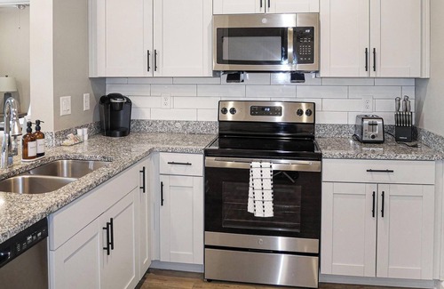 Fort Myers Apartment | Landing | Beautiful 1BD, Yoga Studio, Gym