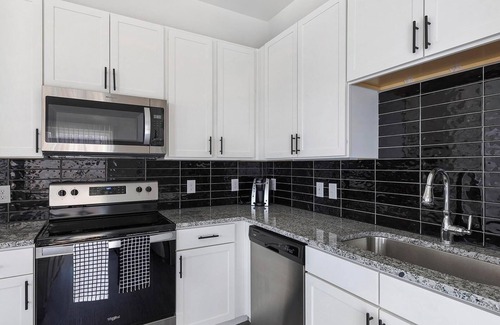 Fort Worth Apartment | Landing | Beautiful 1BD, Gym, Pool
