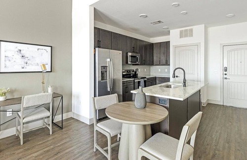 Denton Apartment | Landing | Beautiful 1BD, Courtyard, Gym