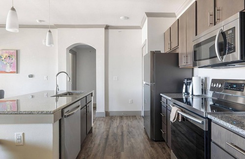 Manor Apartment | Landing | Beautiful 1BD, Gym, Courtyard