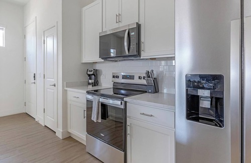 Casas Adobes Apartment | Landing | Beautiful 1BD, Pool