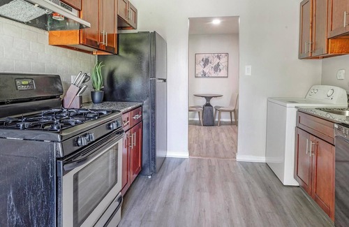 Greenbelt Apartment | Landing | Beautiful 1BD, Gym, Pool