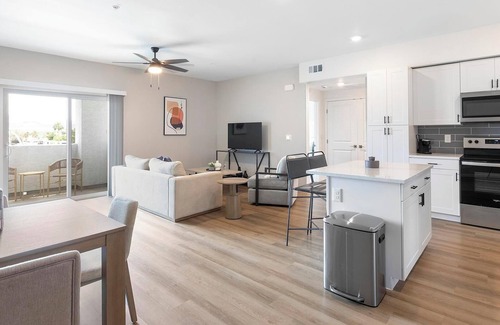 Townsite Apartment | Landing | Beautiful 1BD, Rooftop Lounge, Pool