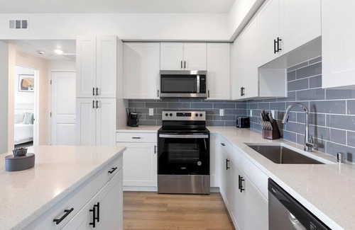 Townsite Apartment | Landing | Beautiful 1BD, Rooftop Lounge, Pool