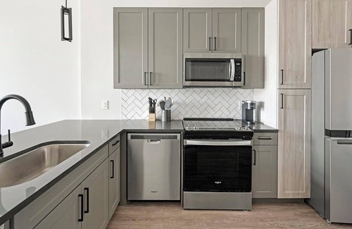 Nashville Apartment | Landing | Beautiful 1BD, Gym, Pool