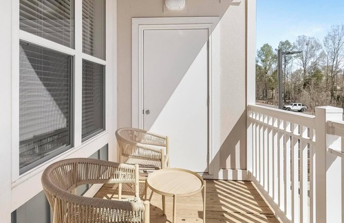 Belle Mina Apartment | Landing | Beautiful 2BD, Pool, Courtyard