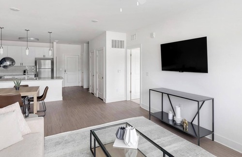 Athens Apartment | Landing | Beautiful 2BD, Gym, Yoga Studio
