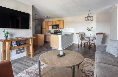 Eureka Apartment | Landing | Beautiful 2BD, Gym, Clubhouse