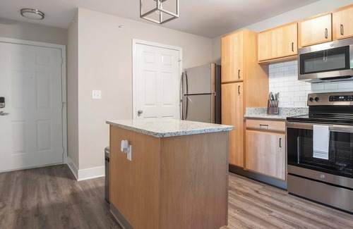 Eureka Apartment | Landing | Beautiful 2BD, Gym, Clubhouse