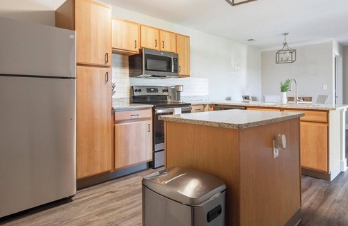 Eureka Apartment | Landing | Beautiful 2BD, Pool, Clubhouse