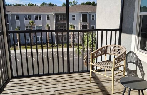 Newberry Apartment | Landing | Beautiful 2BD, Pool, Gym