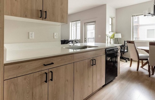 Woodburn Apartment | Landing | Beautiful 2BD, Clubhouse, Pool