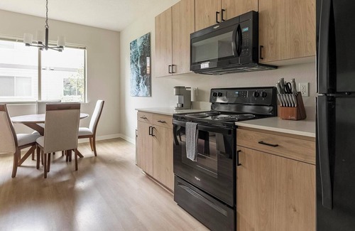 Woodburn Apartment | Landing | Beautiful 2BD, Clubhouse, Pool