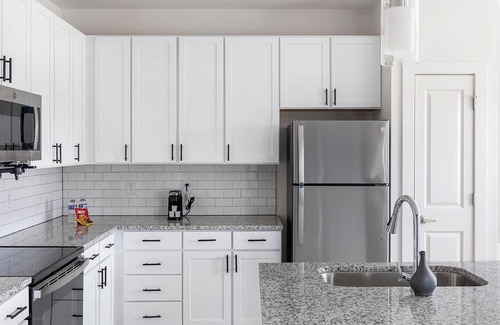 Athens Apartment | Landing | Beautiful 3BD, Yoga Studio, Pool