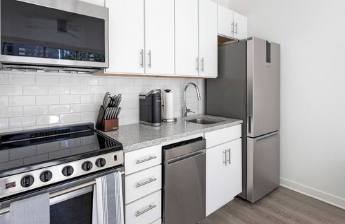 Five Points South Apartment | Landing | Beautiful Studio, Rooftop Lounge, Gym
