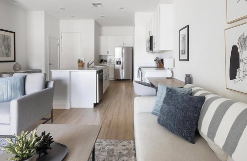 Casas Adobes Apartment | Landing | Beautiful 2BD, Pool