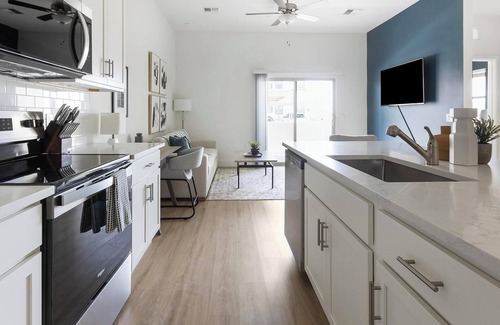 Casas Adobes Apartment | Landing | Beautiful 2BD, Pool