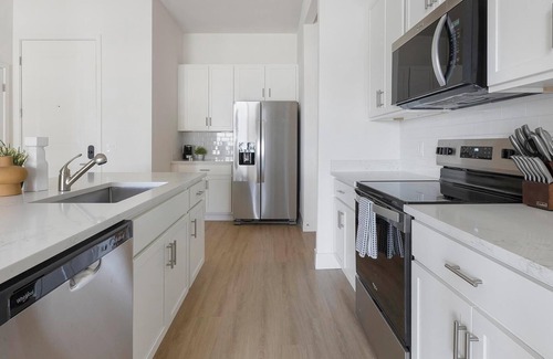 Casas Adobes Apartment | Landing | Beautiful 2BD, Pool